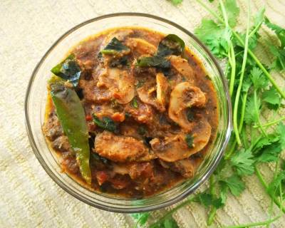 चेटिनाड स्टाइल काली मिर्च मशरुम - Chettinad Style Pepper Mushroom (Recipe In Hindi)
