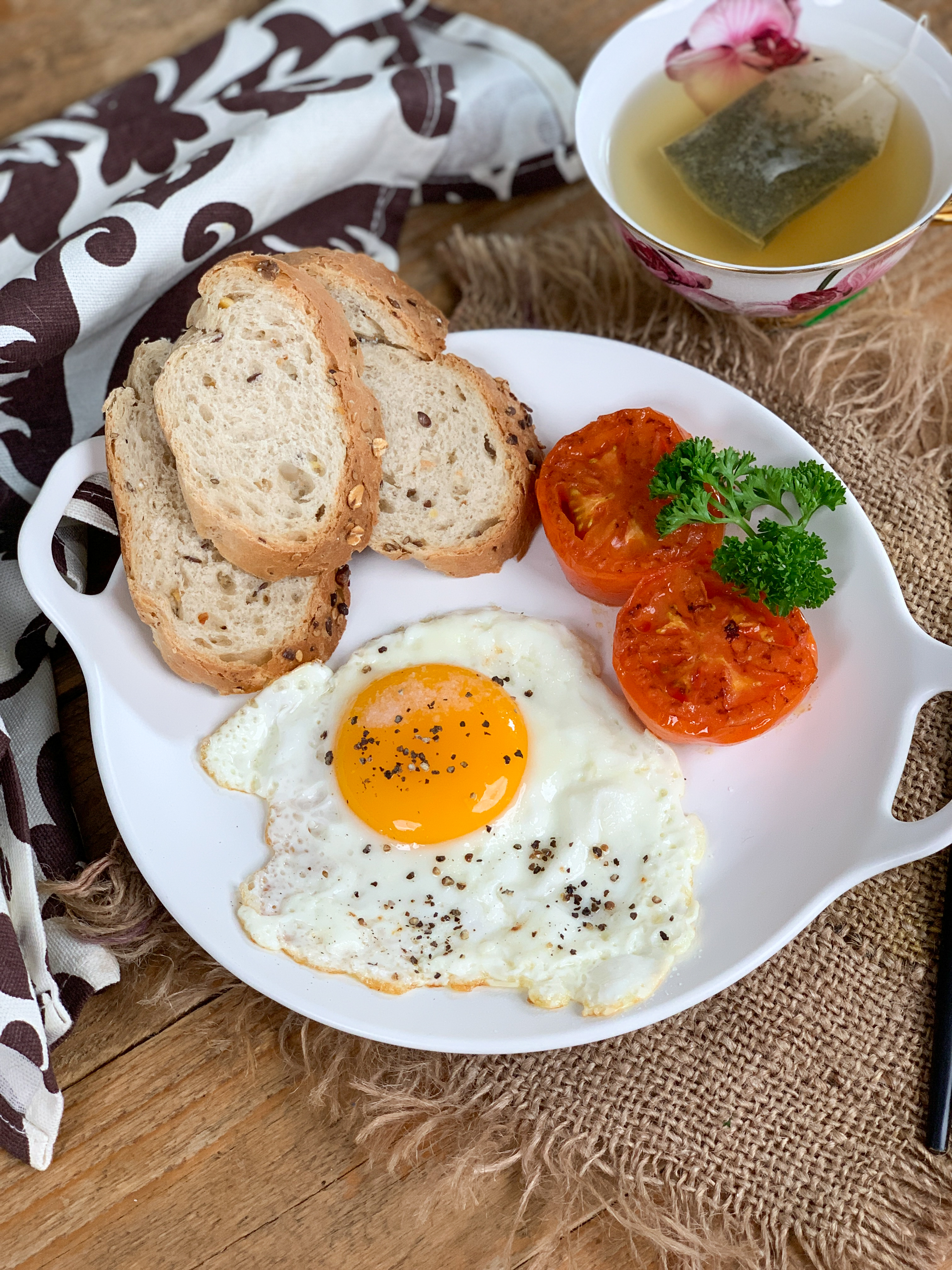 Video: How to Make a Sunny Side Up Egg