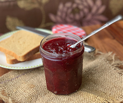 https://www.archanaskitchen.com/images/archanaskitchen/0-Archanas-Kitchen-Recipes/2021/Homemade_Plum_Jam_Recipe_1_400.jpg