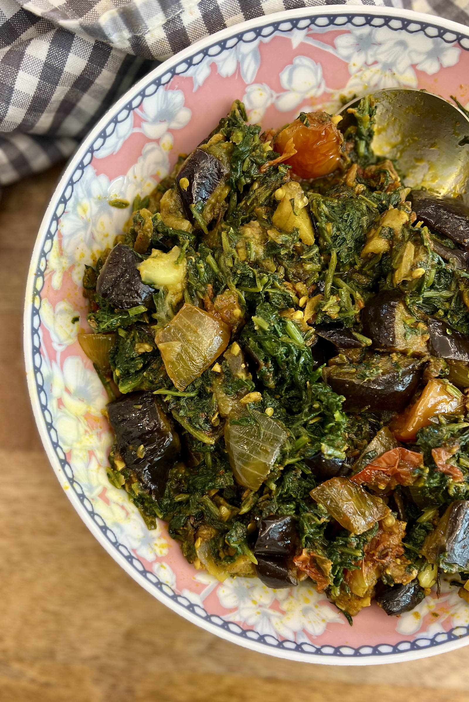 Palak Baingan Ki Sabzi Recipe | Healthy Spinach & Eggplant Stir Fry | Quick Indian Vegan Side Dish