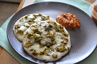 https://www.archanaskitchen.com/images/archanaskitchen/1-Author/Divya_Shivaraman_/Broccoli_Kheema_and_Cheese_Uthappam_400.jpg