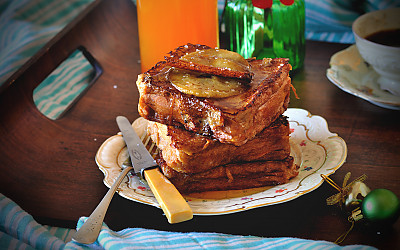 https://www.archanaskitchen.com/images/archanaskitchen/1-Author/Madhuri_Aggarwal/Apple_Cinnamon_French_Toast_original_400.jpg