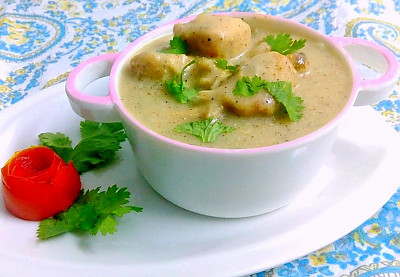 https://www.archanaskitchen.com/images/archanaskitchen/1-Author/amina/White_Chicken_gravy_original1_edited_400.jpg