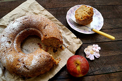 Apple Cinnamon Chip Bundt Cake | My Baking Addiction