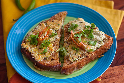 https://www.archanaskitchen.com/images/archanaskitchen/1-Author/sibyl_sunitha/Thai_Style_Paneer_Toast_Recipe_400.jpg