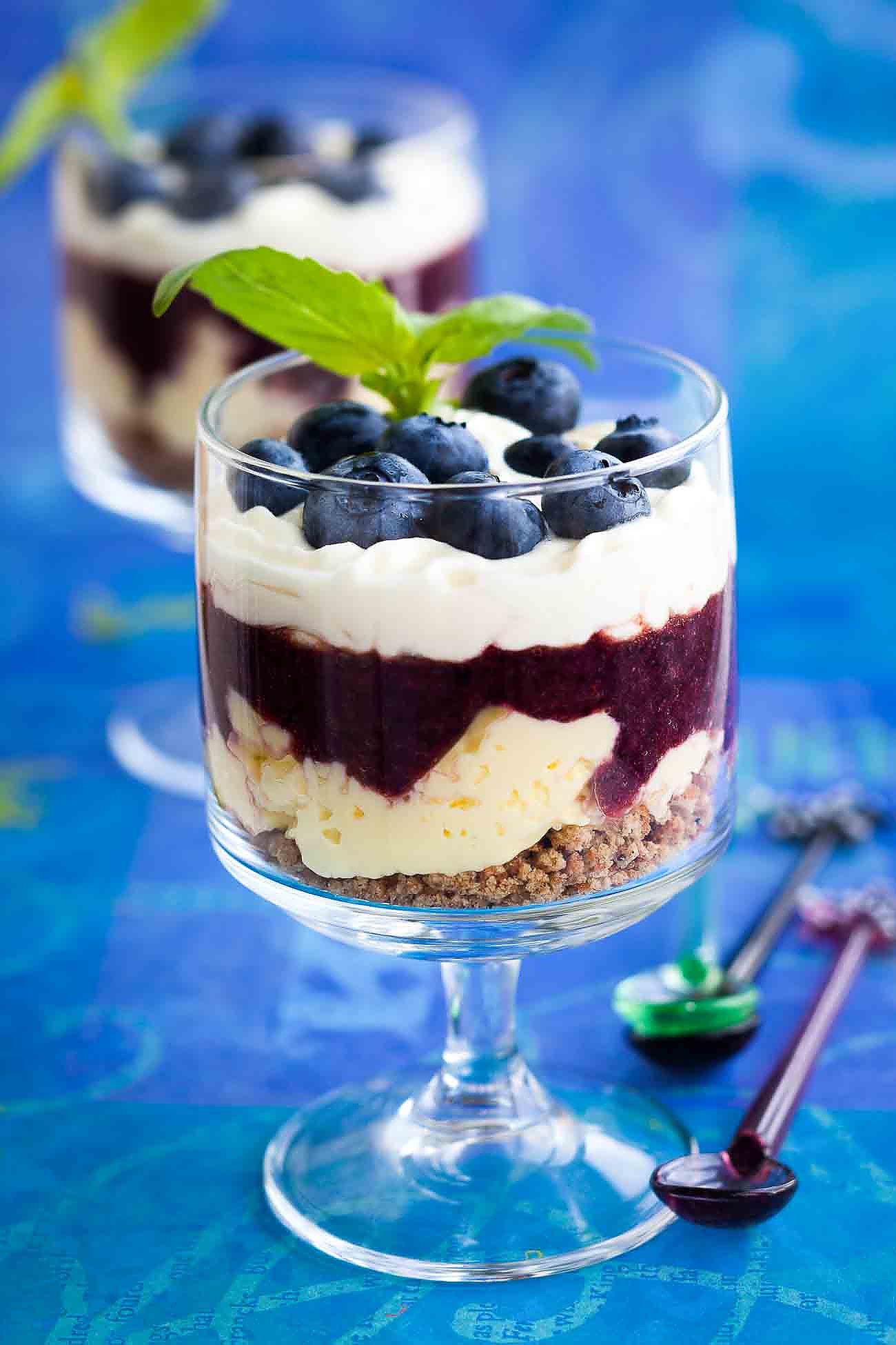 blueberry_parfait_Recipe_trifle_pudding_shutterstock_149217797_1600.jpg
