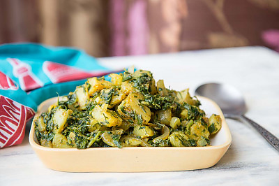 Featured image of post Steps to Prepare Aloo Palak Dry Recipe In Hindi