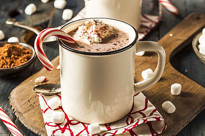 https://www.archanaskitchen.com/images/archanaskitchen/World_Beverages/Homemade_Hot_Chocolate_with_Whipped_Cream-1_400.jpg