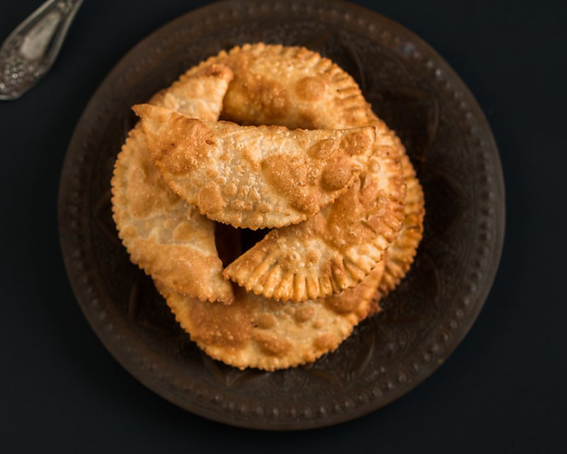 Karjikai (Karnataka Style Deep Fried Sweet Pastry Recipe)