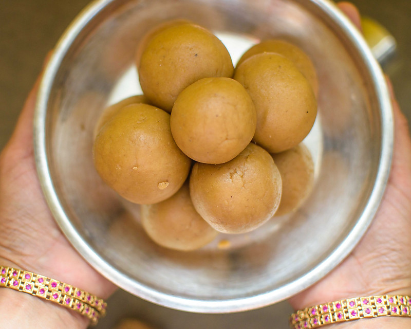 Whole Wheat Ladoo With Jaggery Recipe